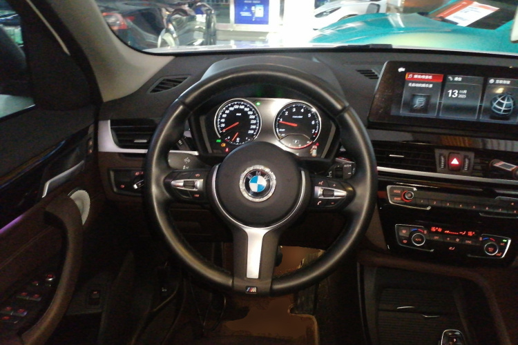 宝马X1 2021款 改款 sDrive25Li 领先型中控内饰13