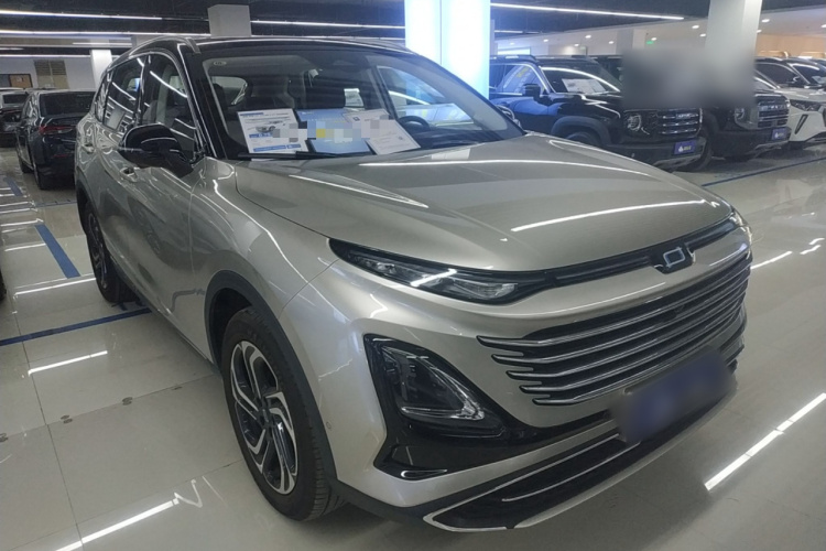 奔腾T90 2023款 2.0T 自动旗舰型车身外观3