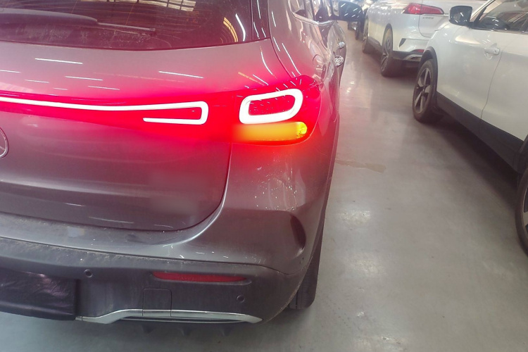 奔驰EQA 2022款 EQA 300 4MATIC 首发特别版车身外观6006