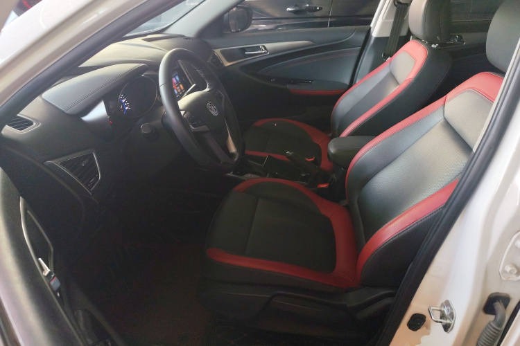 长安 逸动 2016款 XT 1.6L 自动俊酷型中控内饰19