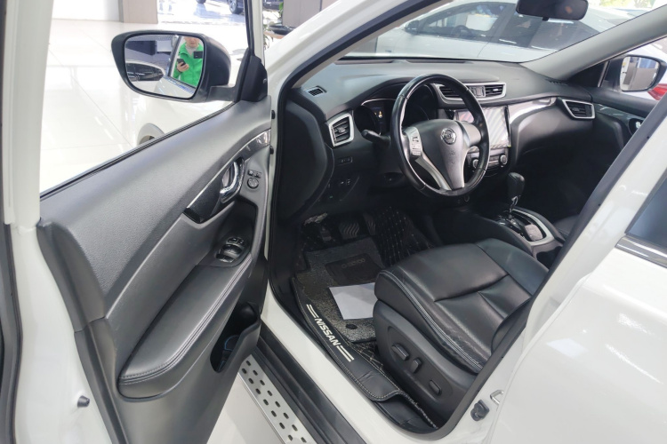 日产 奇骏 2014款 2.5L CVT豪华版 4WD中控内饰7003
