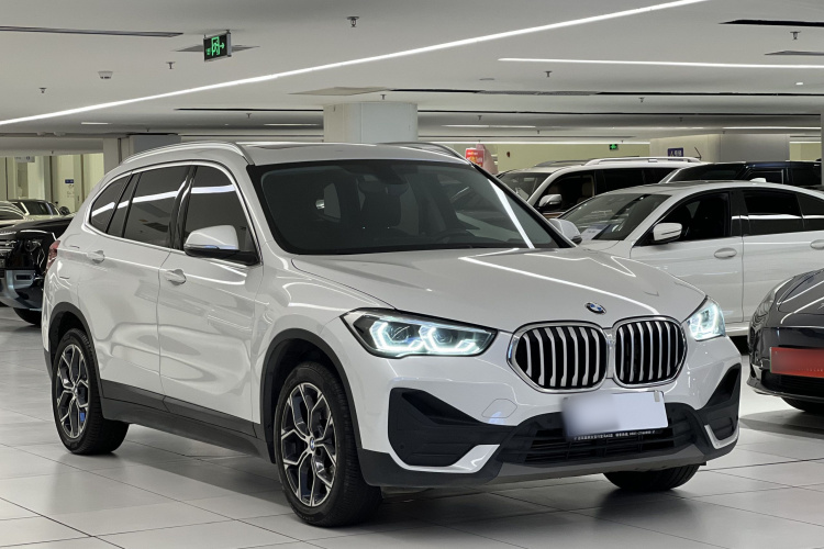 宝马X1 2022款 sDrive25Li 领先型车身外观6005