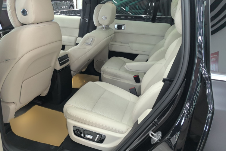 理想汽车 理想L9 2022款 Max中控内饰7004