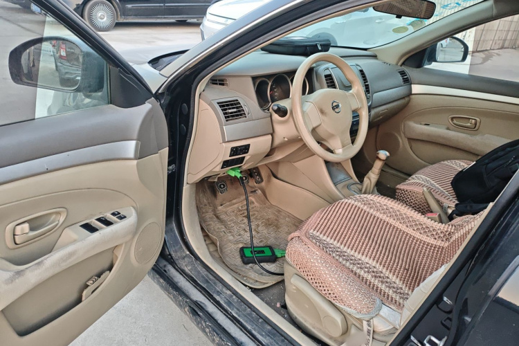 日产 轩逸 2012款 经典 1.6XE 手动舒适版中控内饰7003