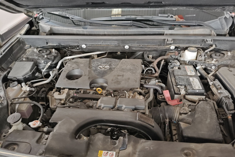 丰田 威兰达 2022款 2.0L CVT两驱豪华PLUS版机舱底盘24