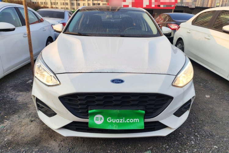 福特 福克斯 2020款 三厢 1.5L 自动锋跃型车身外观2