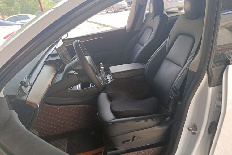 特斯拉 Model Y 2021款 长续航全轮驱动版局部细节19