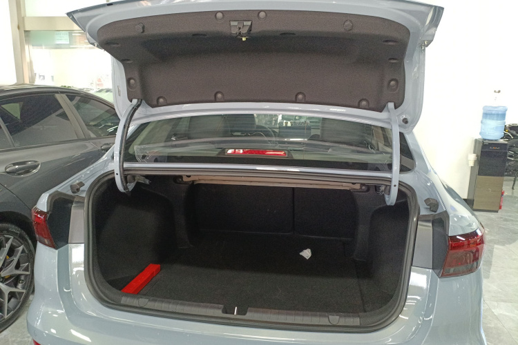 吉利汽车 帝豪 2025款 第4代 1.5L CVT尊贵型机舱底盘23