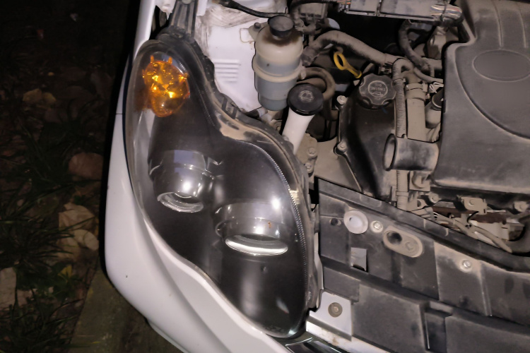 比亚迪F0 2015款 1.0L AMT 铉酷型局部细节9006