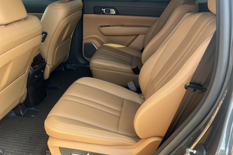 理想汽车 理想ONE 2020款 增程6座版中控内饰7004