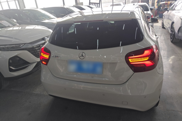 奔驰A级(进口) 2018款 A 200 动感型车身外观6