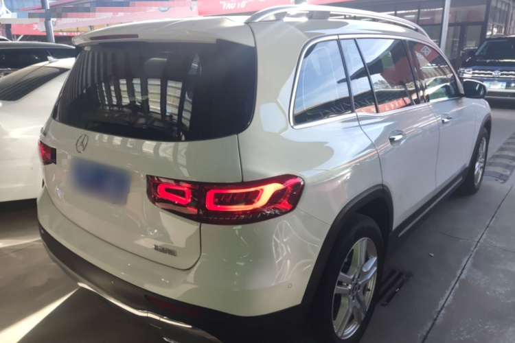 奔驰GLB 2022款 改款 GLB 200 动感型车身外观7