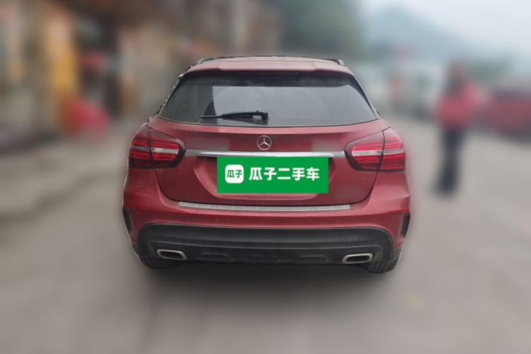 奔驰GLA 2018款 GLA 220 4MATIC 运动型车身外观6
