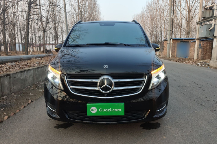 奔驰V级 2017款 V 260 L 尊贵加长版车身外观2