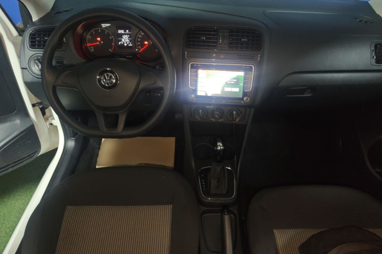 大众 Polo 2016款 1.4L 自动风尚型中控内饰7002