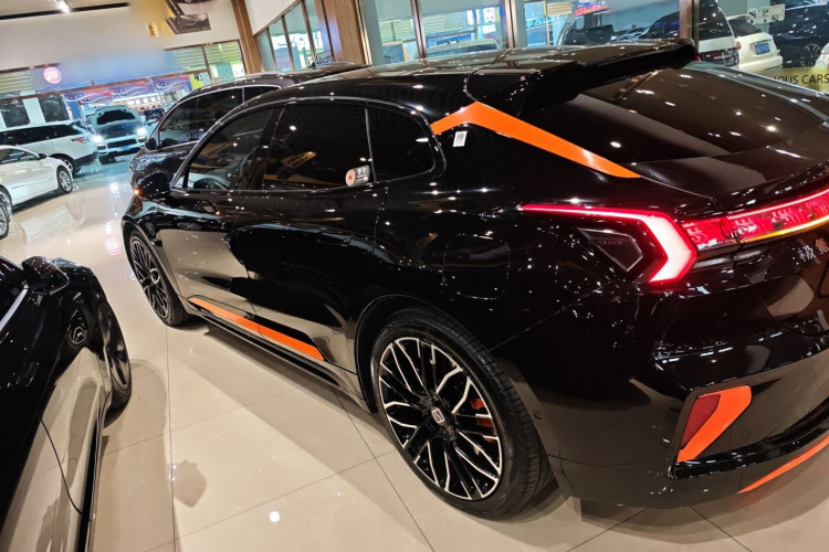 极氪001 2025款 YOU版 100kWh 四驱车身外观4