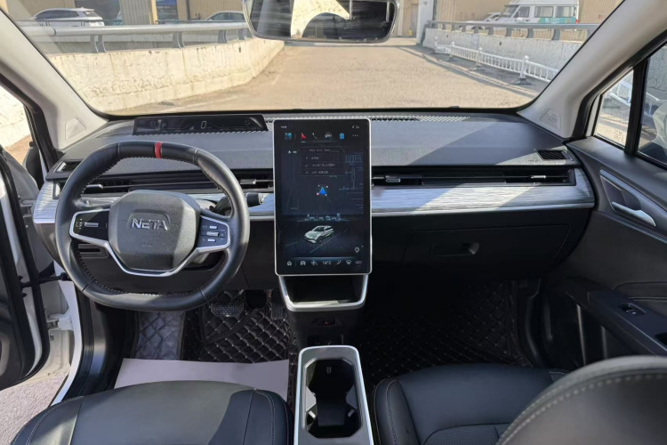 哪吒汽车 哪吒V 2022款 潮 400 Lite中控内饰7004