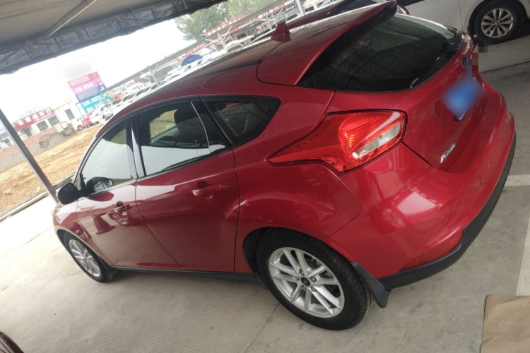 福特 福克斯 2017款 两厢 1.6L 自动风尚型智行版车身外观4