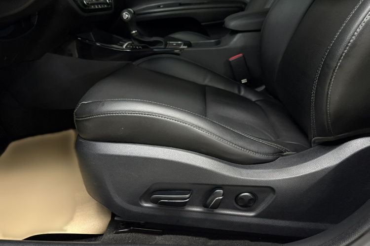 起亚K4 2014款 1.8L 自动DLX中控内饰7011