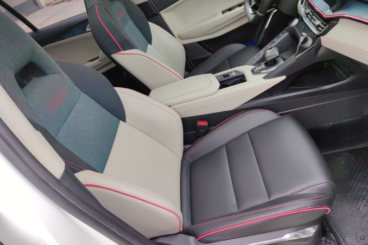 领克06 2020款 1.5T 耀Halo局部细节41