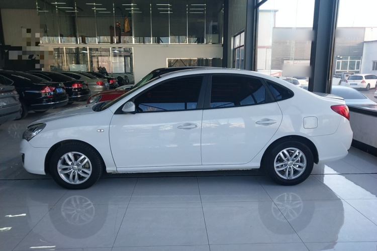 现代 悦动 2011款 1.6L 自动舒适型车身外观4