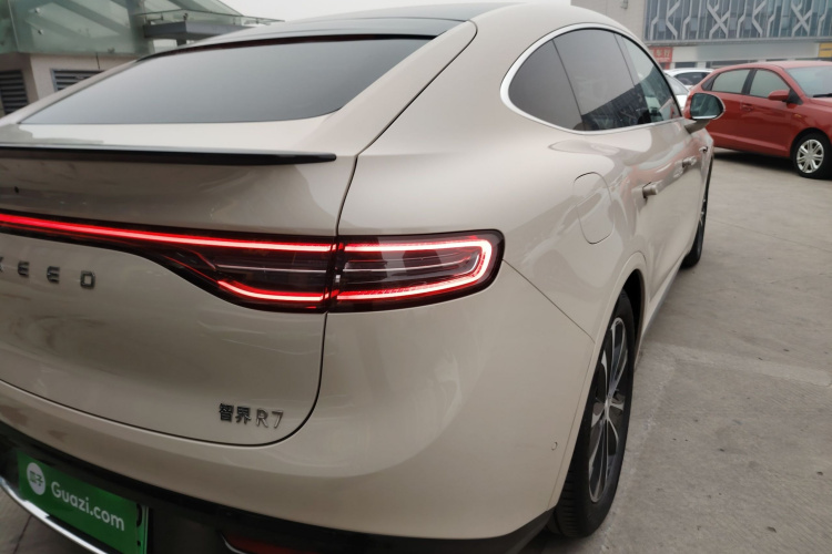 鸿蒙智行 智界R7 2025款 增程 251km Max车身外观9