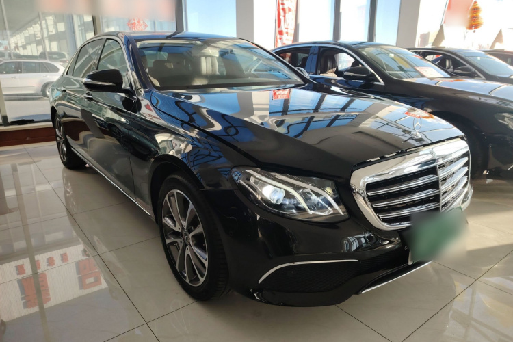 奔驰E级 2017款 E 200 L 4MATIC车身外观3