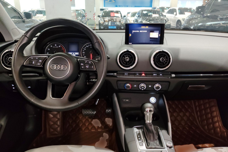 奥迪A3 2018款 30周年年型 Sportback 35 TFSI 时尚型中控内饰7002
