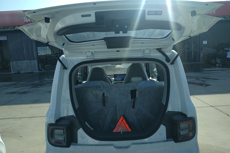 吉利银河 2024款 熊猫mini 200km 耐力熊机舱底盘23