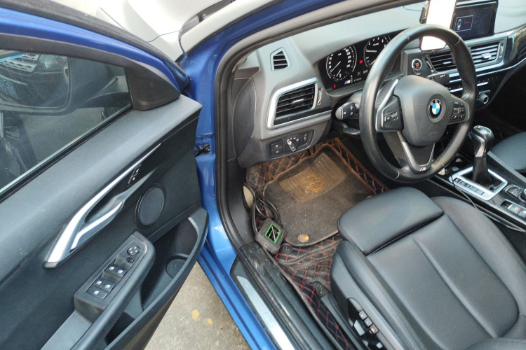 宝马1系 2018款 118i 运动型中控内饰7003