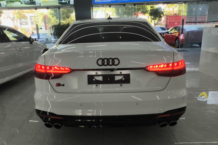 奥迪A4L 2022款 45 TFSI quattro 臻选动感型车身外观6