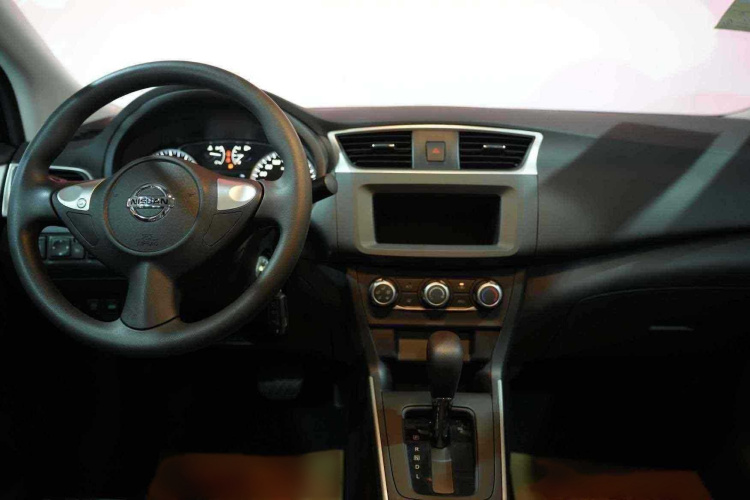 日产 轩逸 2024款 经典 1.6XE CVT舒适版中控内饰7001