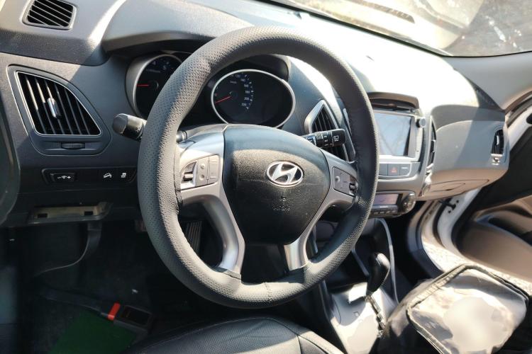 北京现代ix35 2015款 2.0L 自动两驱智能型 国IV中控内饰13