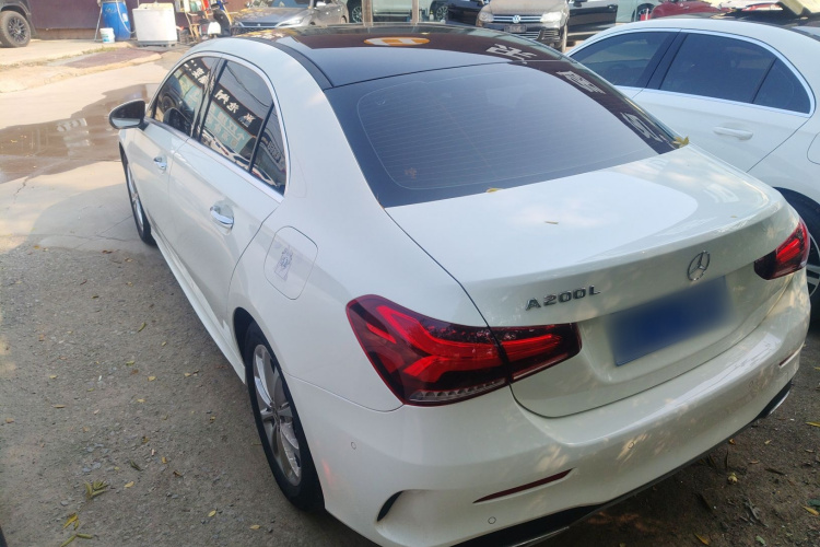 奔驰A级 2022款 A 200 L 运动轿车时尚型车身外观6005