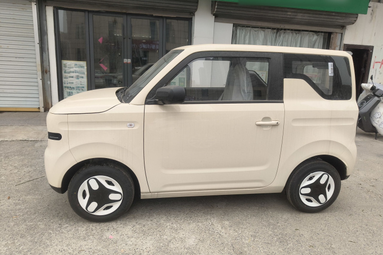 吉利银河 熊猫 2025款 210km 元气熊车身外观4