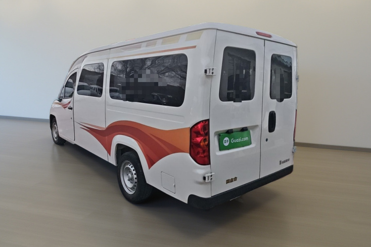 予风汽车 予风黄金仓 2025款 客车版 带慢充车身外观5