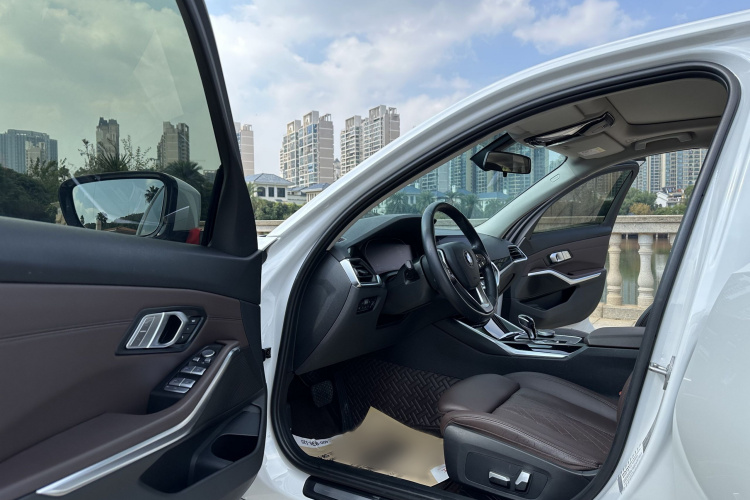 宝马3系 2022款 320i 运动套装中控内饰7004