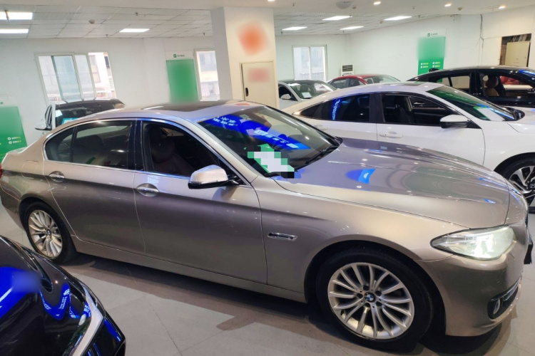 宝马5系 2017款 525Li 豪华设计套装车身外观3