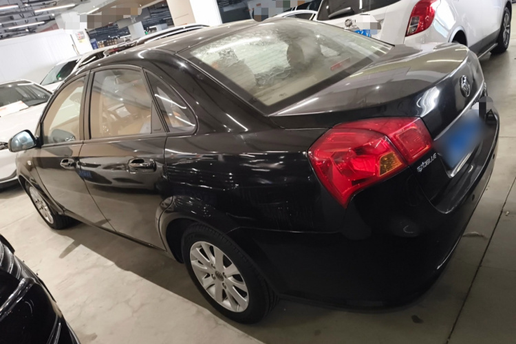 别克 凯越 2013款 1.5L 自动尊享型车身外观6003