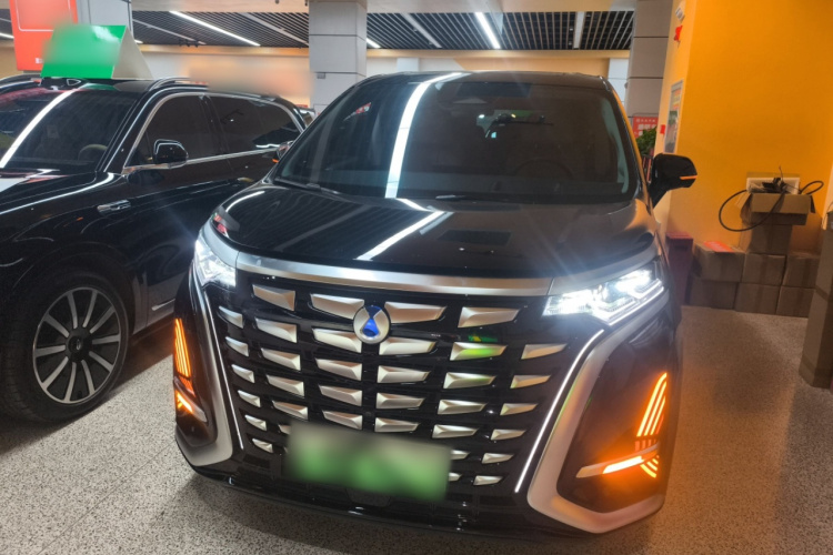 腾势D9 2024款 DM-i 980 四驱旗舰型车身外观2