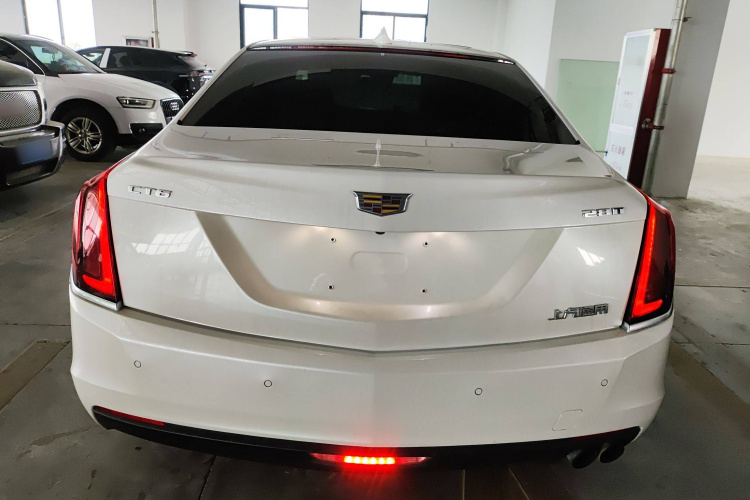 凯迪拉克CT6 2017款 28T 豪华型车身外观6