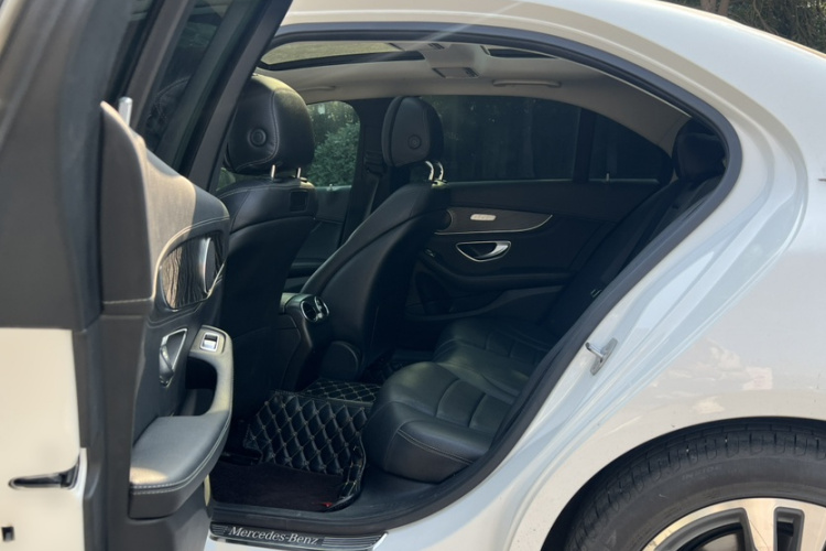 奔驰C级 2017款 C 200 L 运动版中控内饰7002