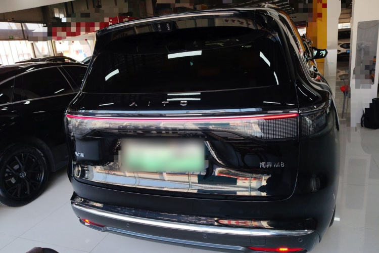 鸿蒙智行 问界M8 2025款 增程 Max版 37kWh 5座版车身外观6