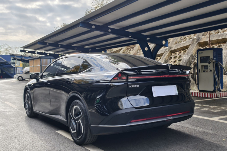 深蓝汽车 深蓝L07 2025款 530Ultra乾崑智驾ADS SE纯电版车身外观6006