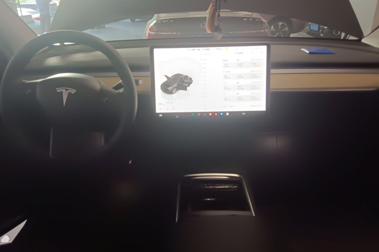 特斯拉 Model Y 2023款 后轮驱动版中控内饰12