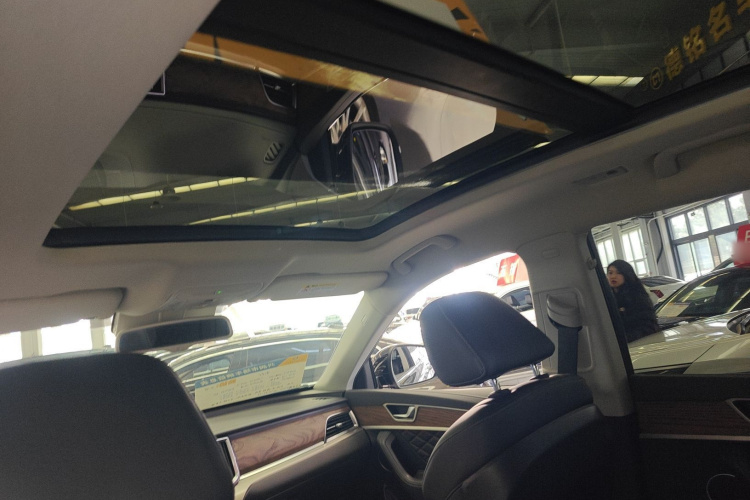 红旗HS7 2022款 2.0T DCT两驱智联旗享版 五座中控内饰22