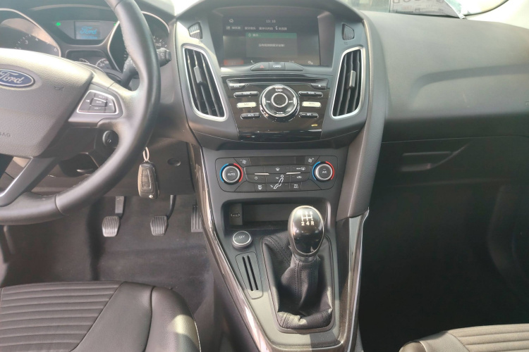 福特 福克斯 2017款 两厢 1.6L 手动风尚型智行版局部细节16