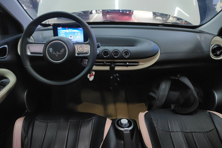 五菱汽车 五菱缤果 2023款 203km 轻享款中控内饰12