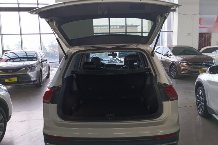 大众 途观L 2022款 330TSI 自动两驱舒享版机舱底盘23