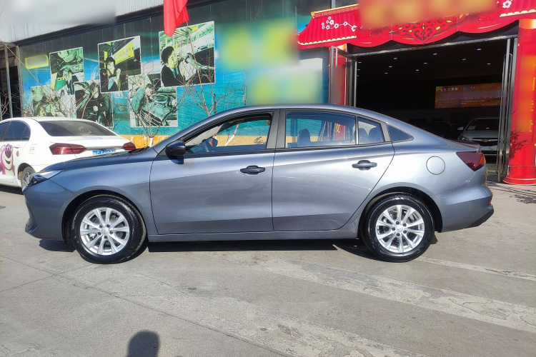 荣威i5 2023款 1.5L CVT豪华版车身外观6003